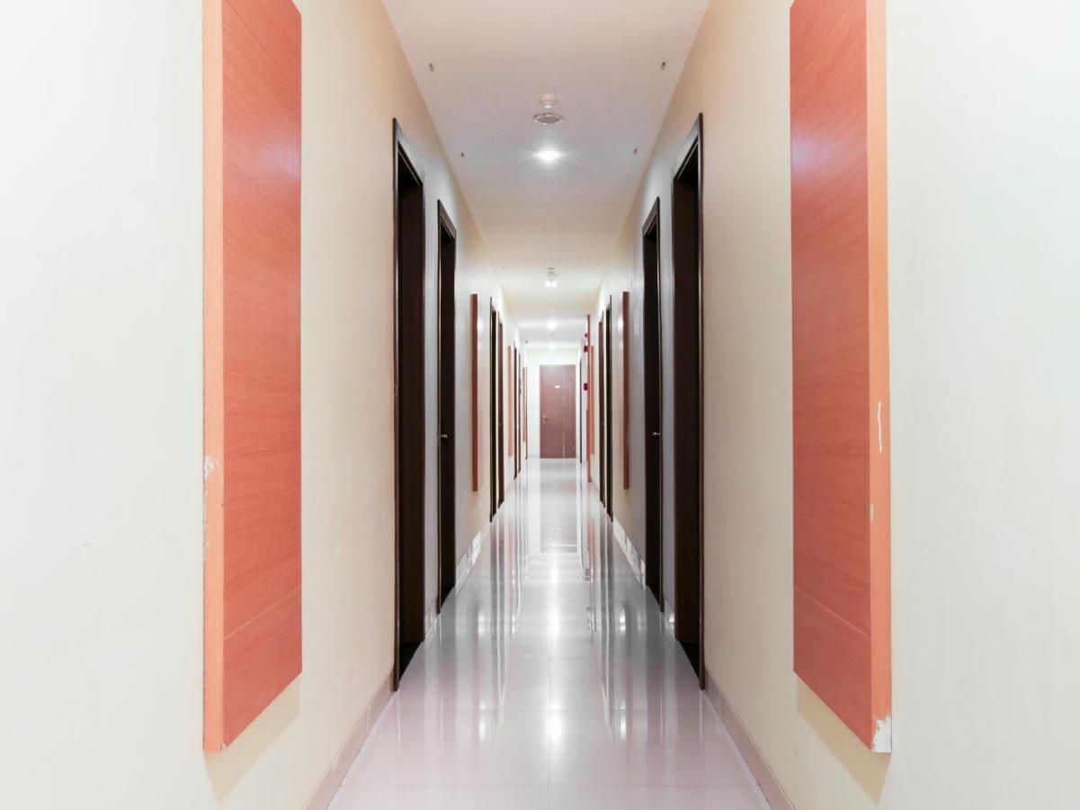 Vaccinated Staff - Capital O 454 Raising Hotel 马卡萨 外观 照片